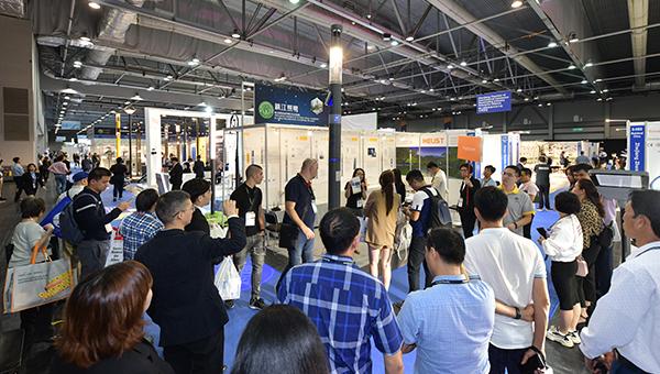 香港期期準正版資料,全面實施策略設(shè)計_HDH10.724可穿戴設(shè)備版