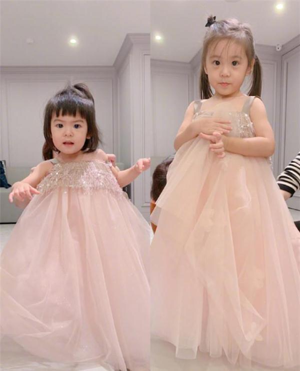 賈靜雯布布最新照片,賈靜雯布布最新照片，時光中的優(yōu)雅女神