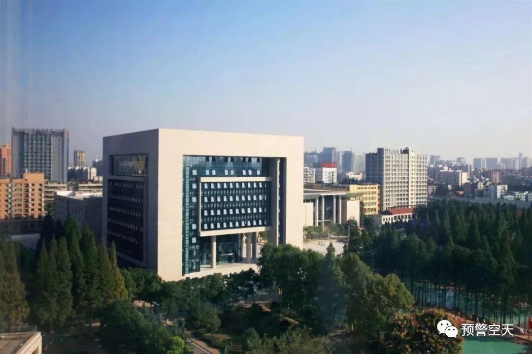 空軍預(yù)警學院最新動態(tài)與小巷深處的獨特風景揭秘