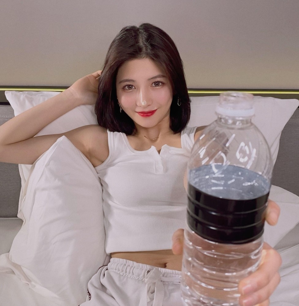 演員李潼，炸裂演技與魅力閃耀小紅書之星