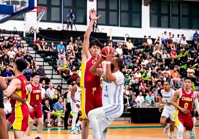 最新籃球賽事，賽場(chǎng)上的溫情與陪伴