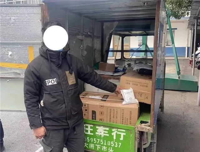 最新快遞員偷快遞現(xiàn)象，原因解析與應(yīng)對策略