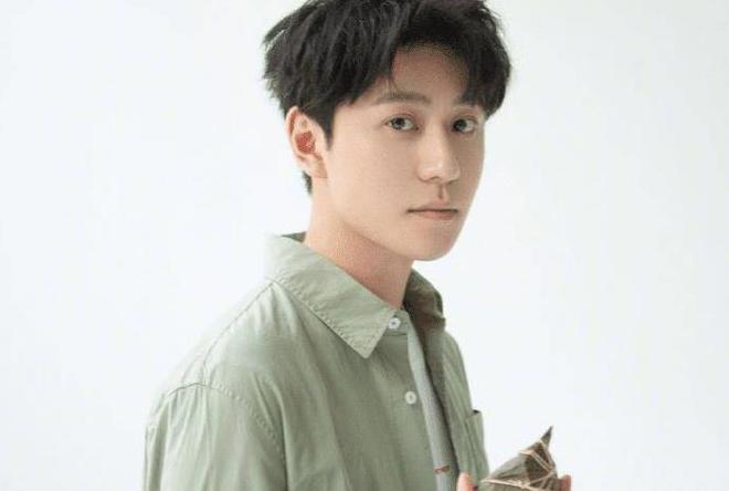 秦俊杰最新戀情曝光，情感新動向揭秘！